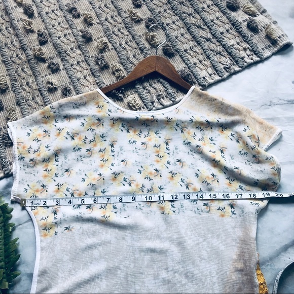 Zara Floral & Lace Paneled Top (S) - Picture 7 of 7